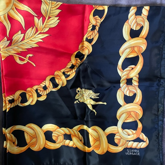 GIANNI VERSACE SILK SCARF - Picture 3 of 3